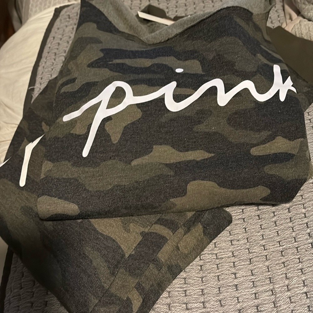 PINK  CAMO  🥰  NWT  SET Top:  Large Bottom: Large